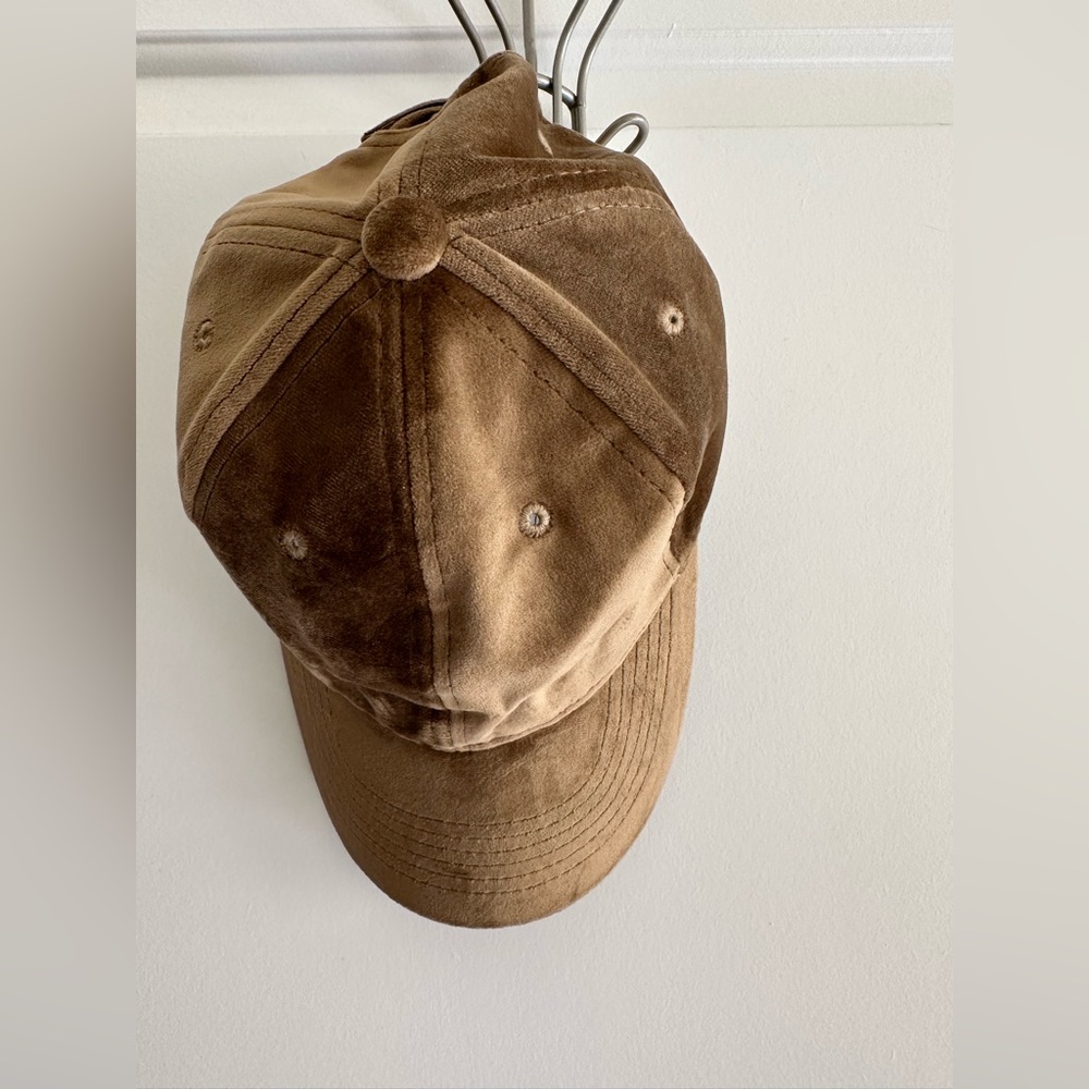 D&Y Tan Faux Suede Cap